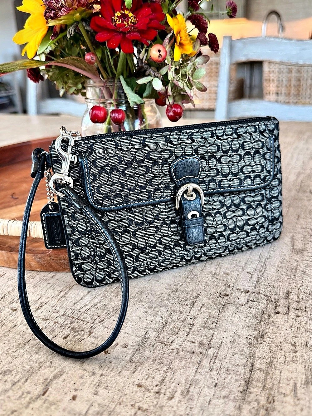Vintage Y2K Coach Classic Soho Signature Wristlet